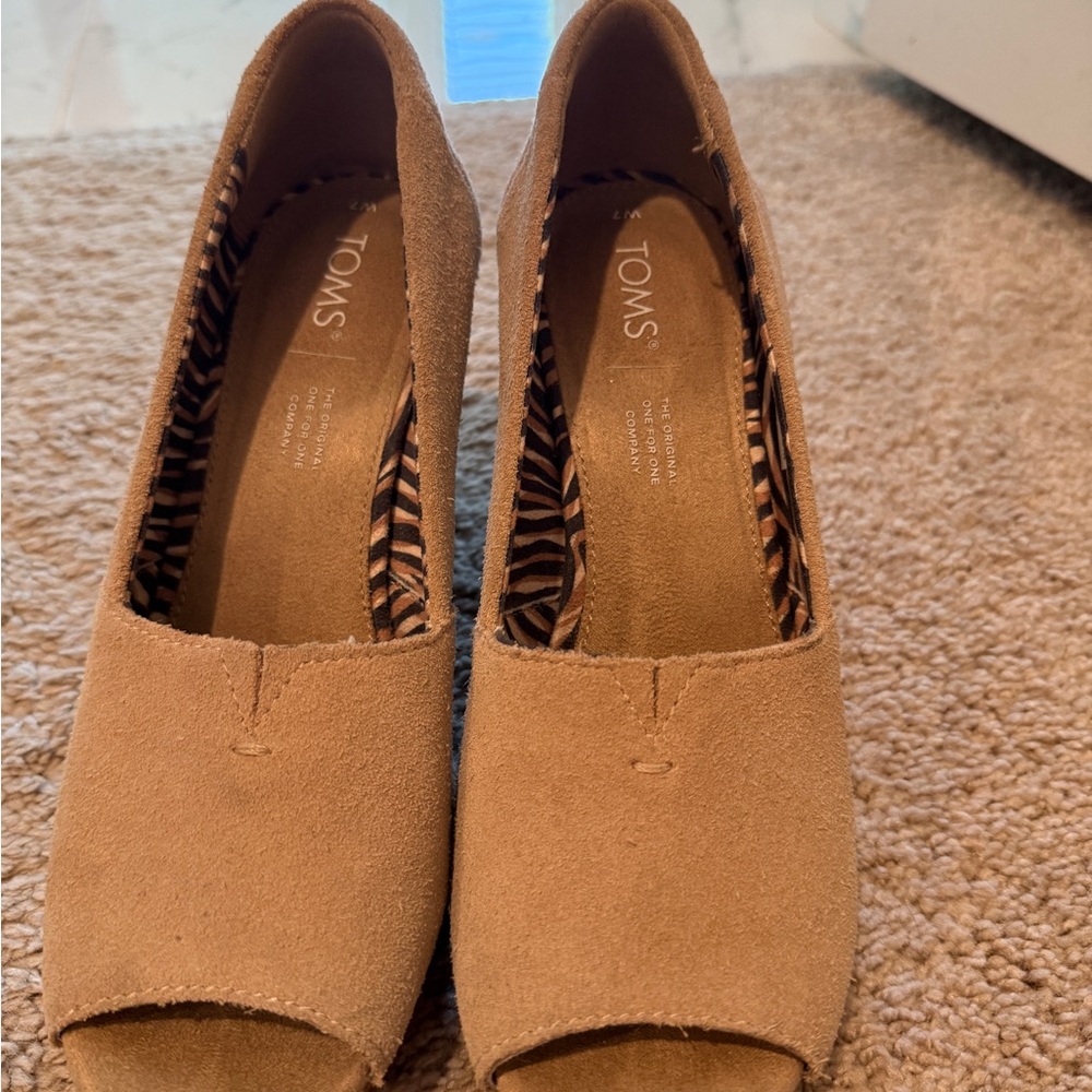 TOMS Women's Tan Peep Toe Shoes